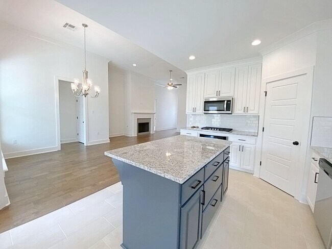 Foto del edificio - 4 Bedroom New Construction home in Denham ...