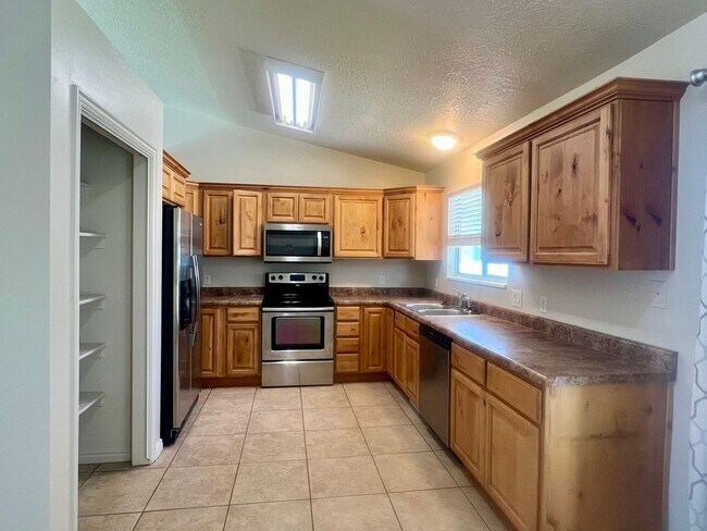 Foto del edificio - Lovely 4-Bedroom House in Lehi