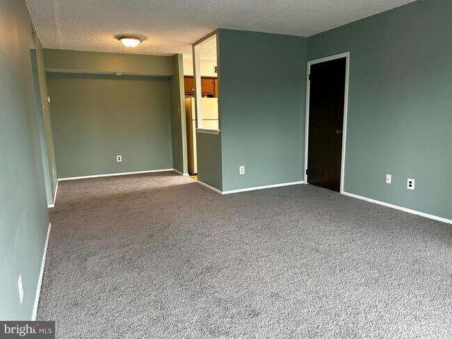 Building Photo - 5200-206 HILLTOP Dr