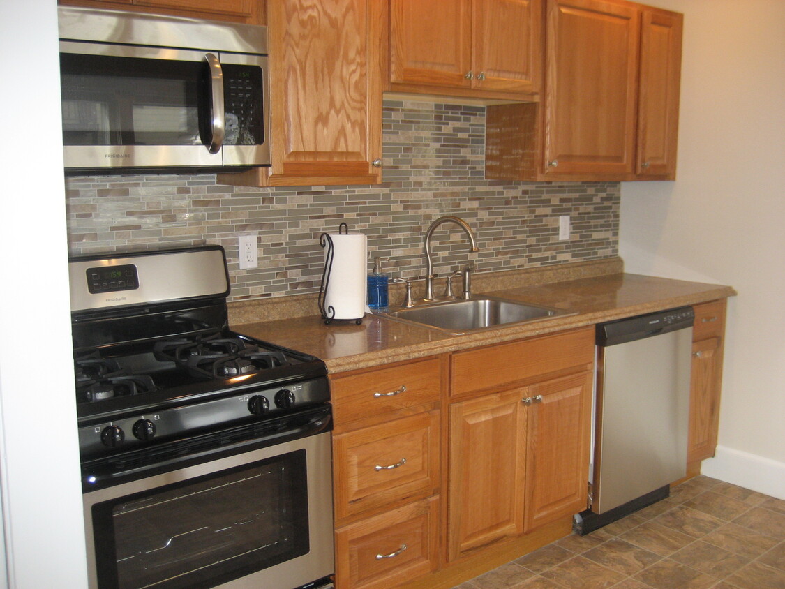 Primary Photo - 6 Davis Pl