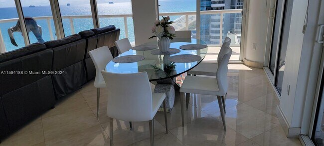 Foto del edificio - 6365 Collins Ave