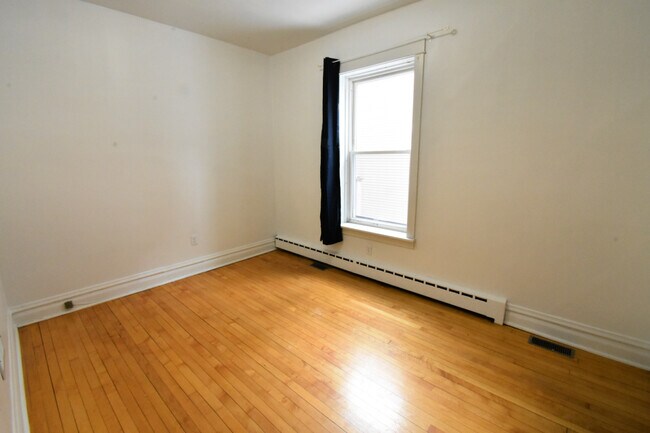 Building Photo - 4521 N Claremont Ave