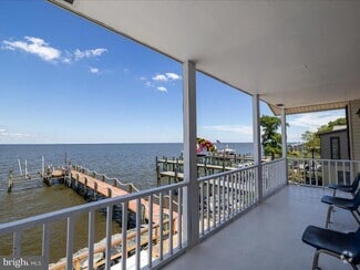 Building Photo - 2112 Lake Dr