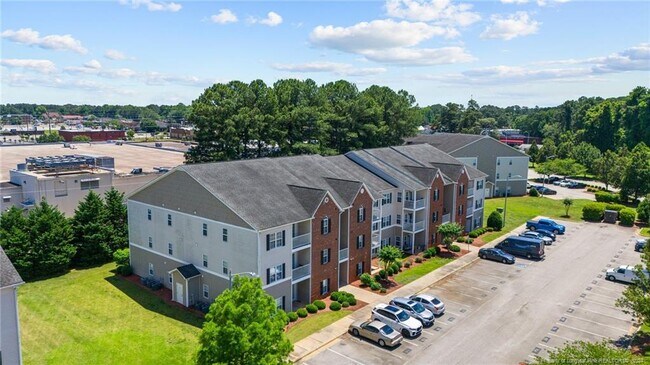 Foto del edificio - 625 Marshtree Ln