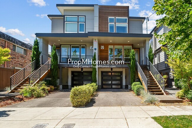 Foto del edificio - Modern Four Bedroom Home in the Heart of NE