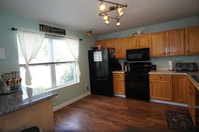 Building Photo - 327 Meadowlark Dr