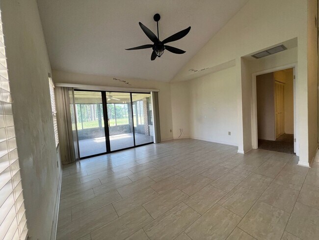 Foto del edificio - Beautiful 3 bed 2.5 bath townhome