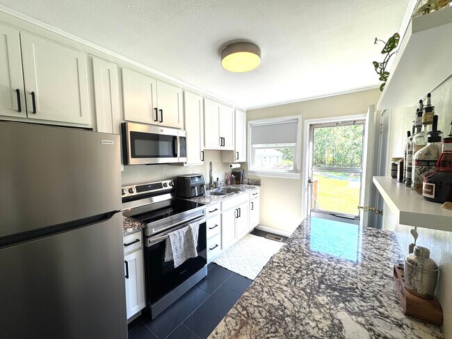 Foto del edificio - 61 Trowbridge Ln