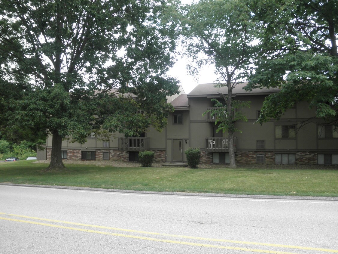 Primary Photo - 2469 Brook Ledge Rd