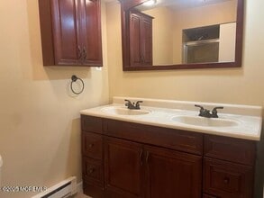 Building Photo - 140 Amberly Dr