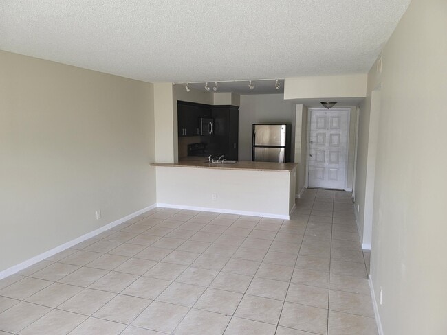 Foto del edificio - 3730 N Pine Island Rd