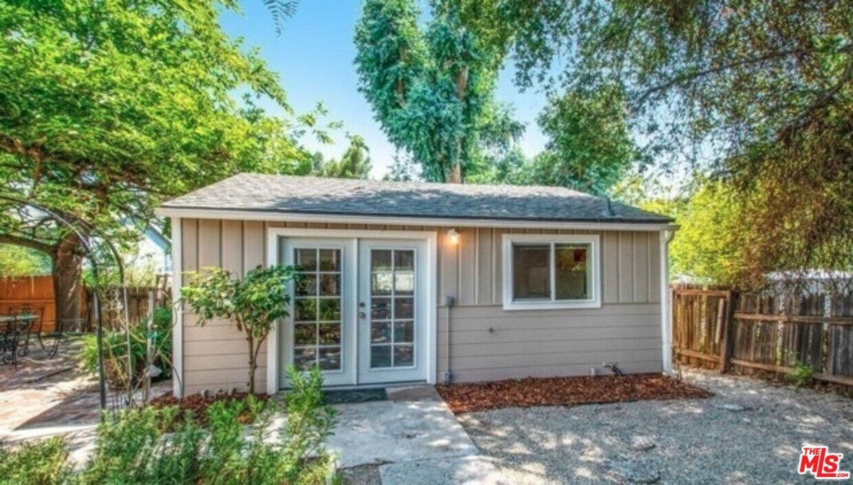 Primary Photo - 3708 Altura Ave
