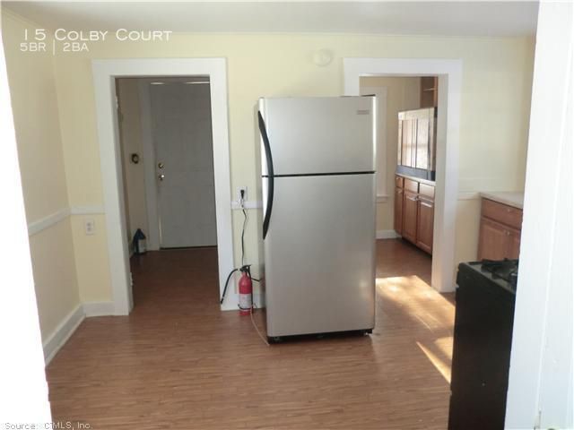 Foto del edificio - 5 Bedroom Single Family House with Parking