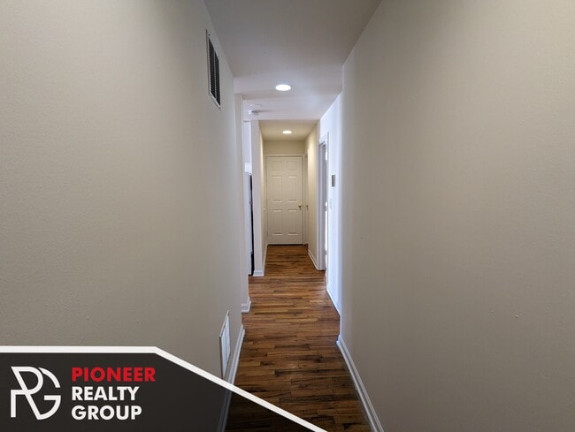 Foto del edificio - 914 W Dakin St