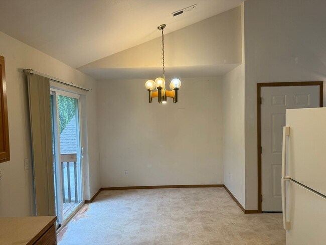 Building Photo - Gunnar - Andis 4 plex #2