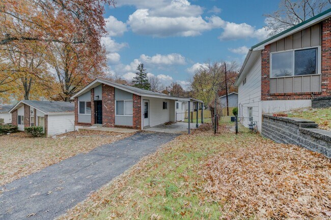 Foto del edificio - Pet Friendly, Renovated Home in Fox School District