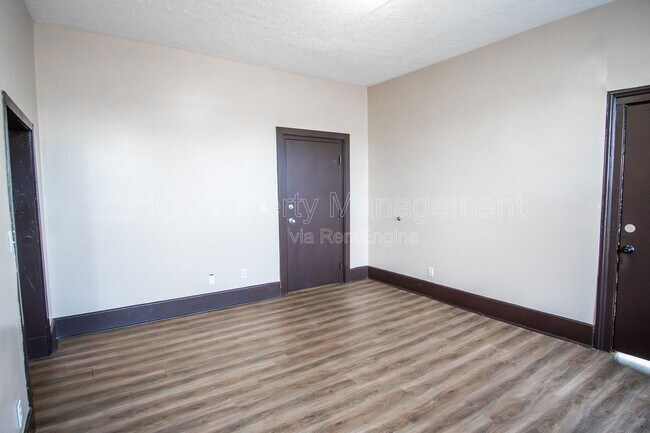 Foto del edificio - 1709 E 5th Ave