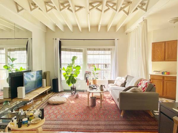 Foto del edificio - 2121 James M Wood Blvd