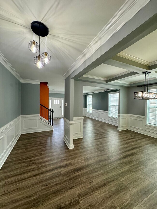 Building Photo - Spacious 6-Bedroom Home in Austin Corners