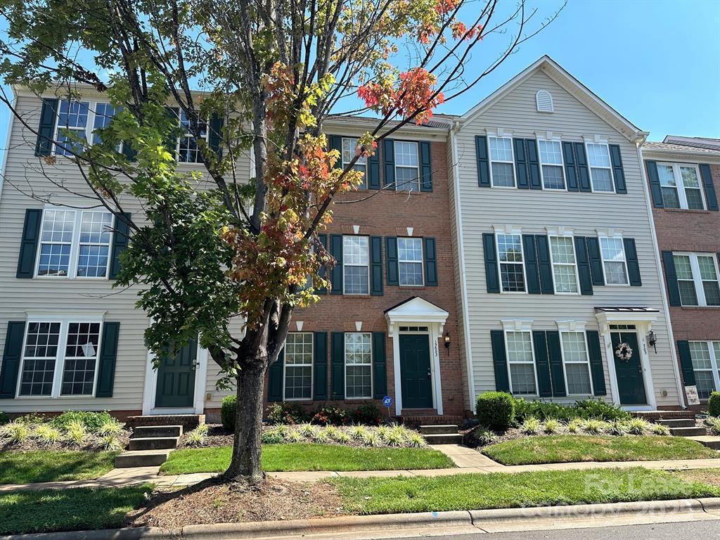 Foto principal - 15683 King Louis Ct