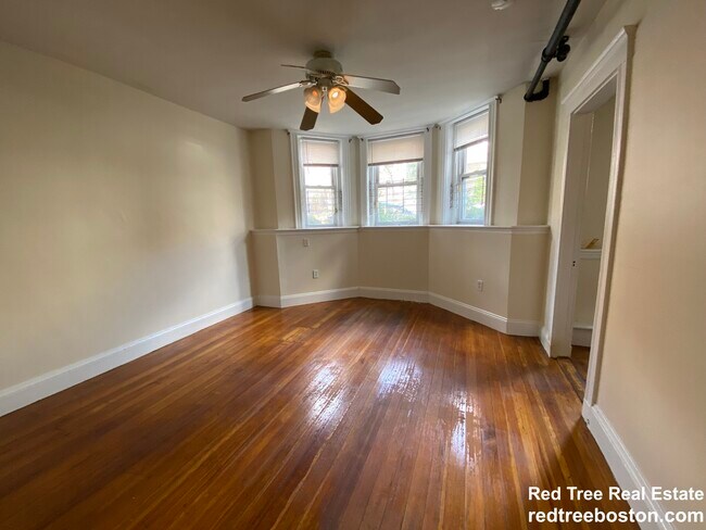 Building Photo - 9 Barrows St