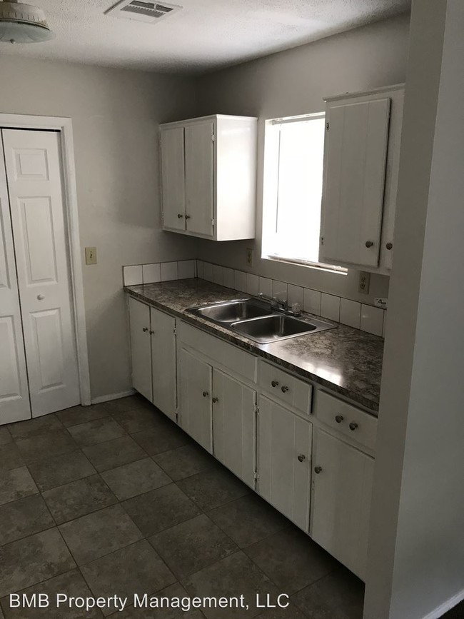 Foto del edificio - 3 br, 2 bath House - 705 North Pass Road