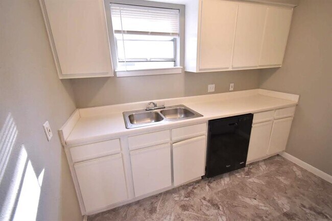 Building Photo - 3641 N MacGregor Way
