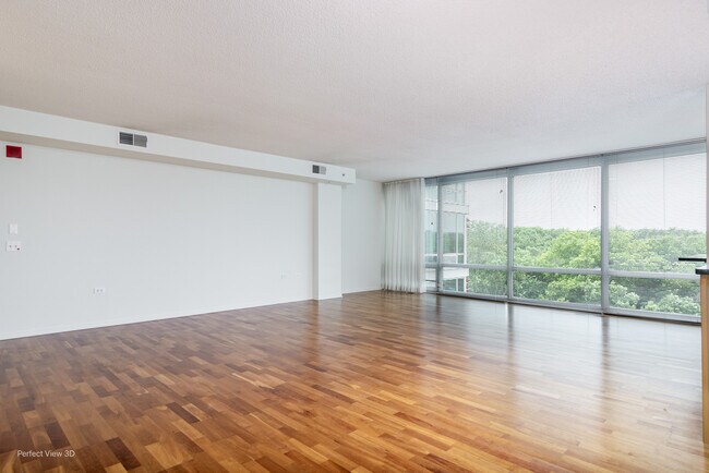 Foto del edificio - 9725 Woods Dr