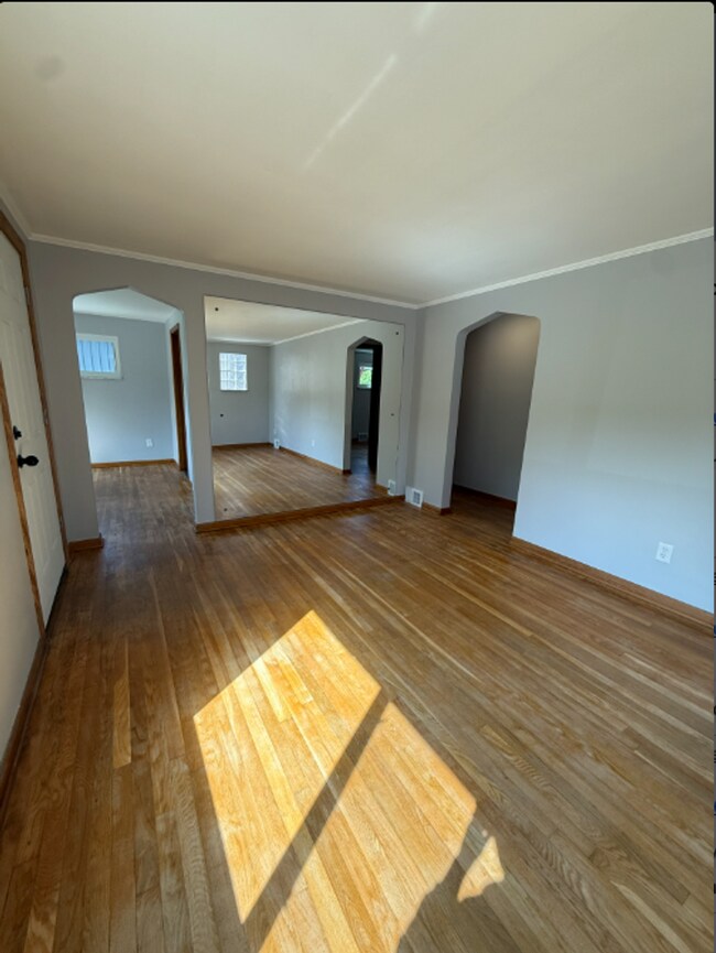 Foto del edificio - Adorable 3 Bedroom, 2 Bathroom Home with Garage & Off-Street Parking