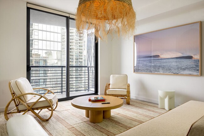 Foto del edificio - 698 NE 1st Ave