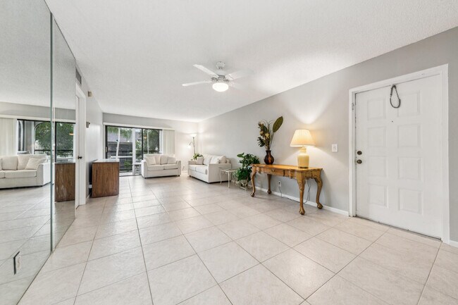 Building Photo - 5040 Rose Hill Dr