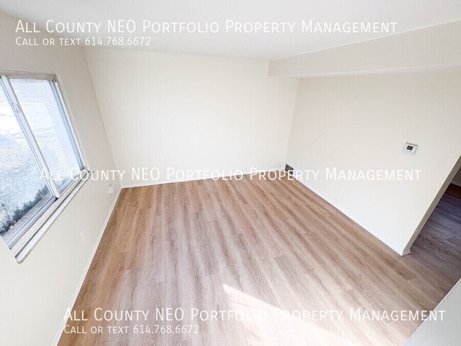 Building Photo - 376 Woodland Ave