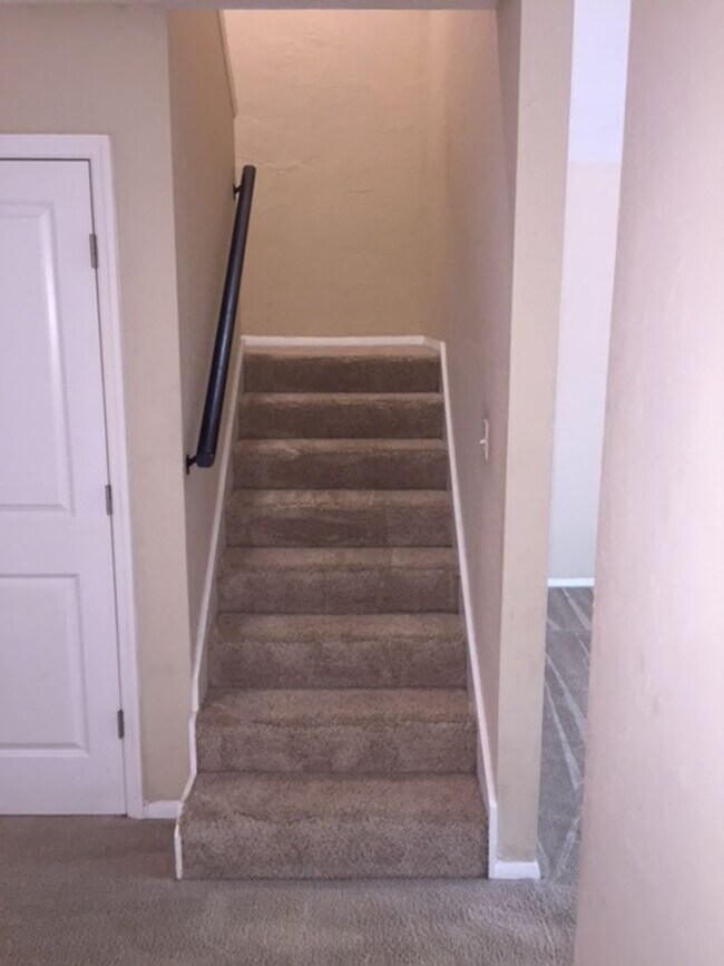 Building Photo - Call today and move in quickly before its ...