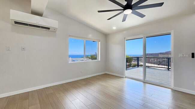 Foto del edificio - Waialae Nui Ridge - Renovated 4 bedroom, 3...