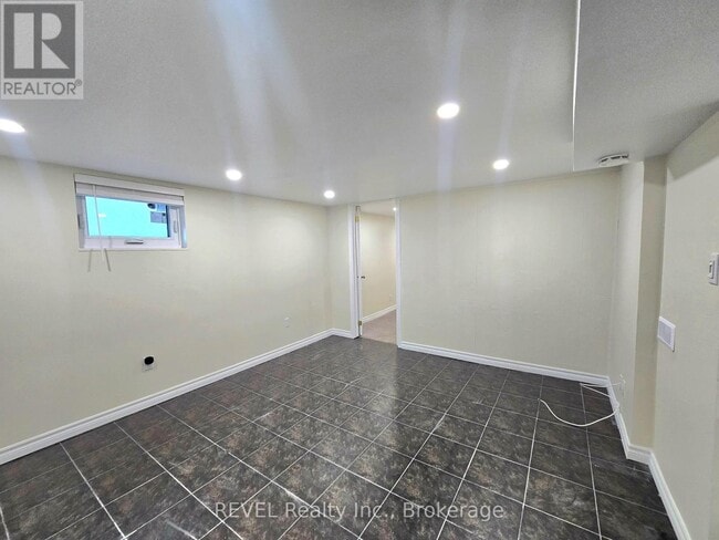 Building Photo - 4151 Portage Rd