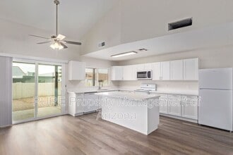 Building Photo - 3915 W Thunderbird Rd