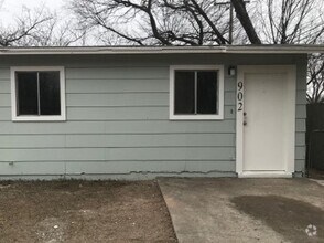 Building Photo - 902-904-904 J R Ct