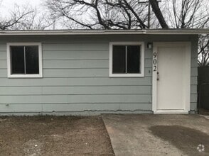 Building Photo - 902-904-904 J R Ct