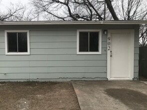 Building Photo - 902-904-904 J R Ct