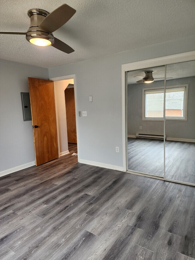 Building Photo - 4 Hazelwood Ave