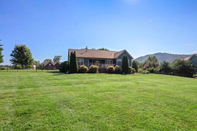 Building Photo - High-End Home on One Level - Beautiful Fletcher Neighborhood