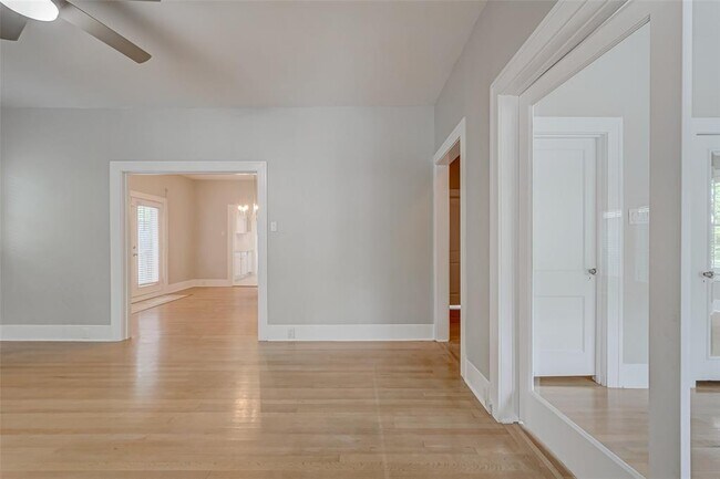 Foto del edificio - 1604 Cherryhurst St
