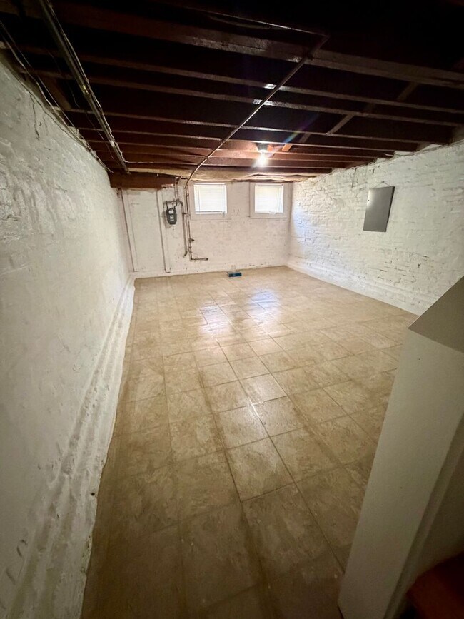 Foto del edificio - Historic Charm Meets Modern Comfort in Charles Village