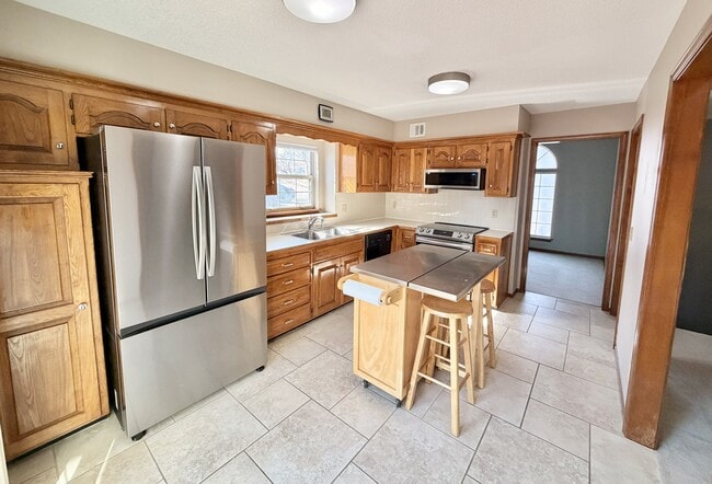 Building Photo - 15209 W 91st Pl