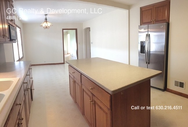 Building Photo - 4445 N Osage Ave