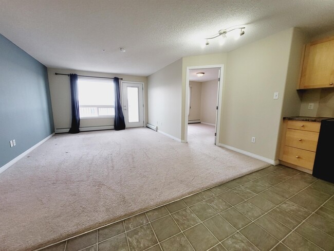 Photo du bâtiment - 7339 Terwillegar Dr S NW