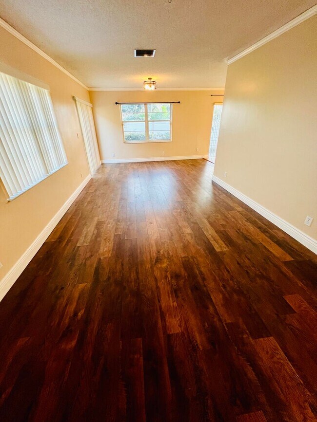 Building Photo - 10710 Palm Spring Dr