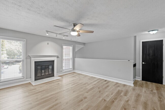 Building Photo - 2013 Canyon Point Cir