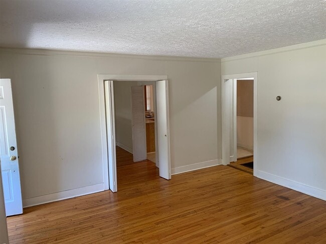 Building Photo - 842 Cabell Dr