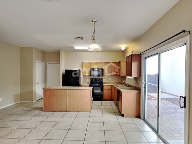 Building Photo - 5330 W Albeniz Pl
